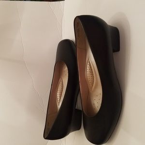 Dress pumps
